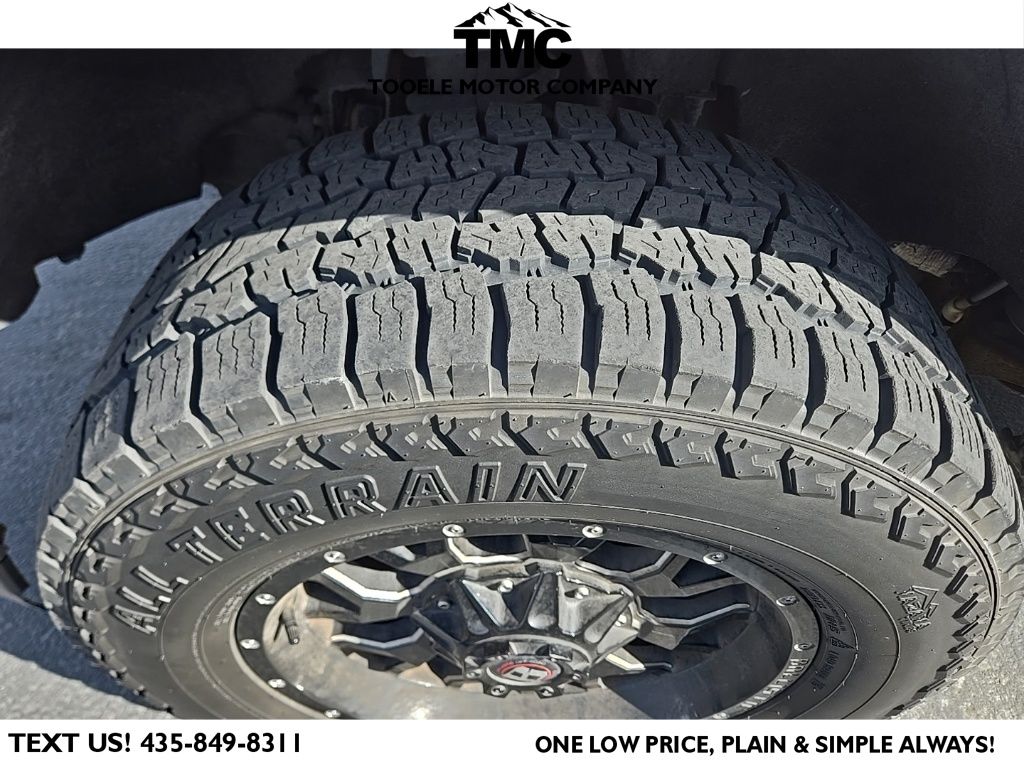 Used 2017 Silver GMC SLE image 7