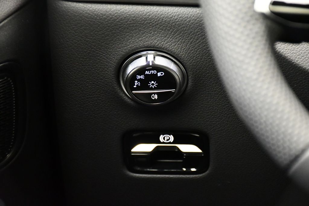 Thumbnail: 2026 Mercedes-Benz GLC - 21