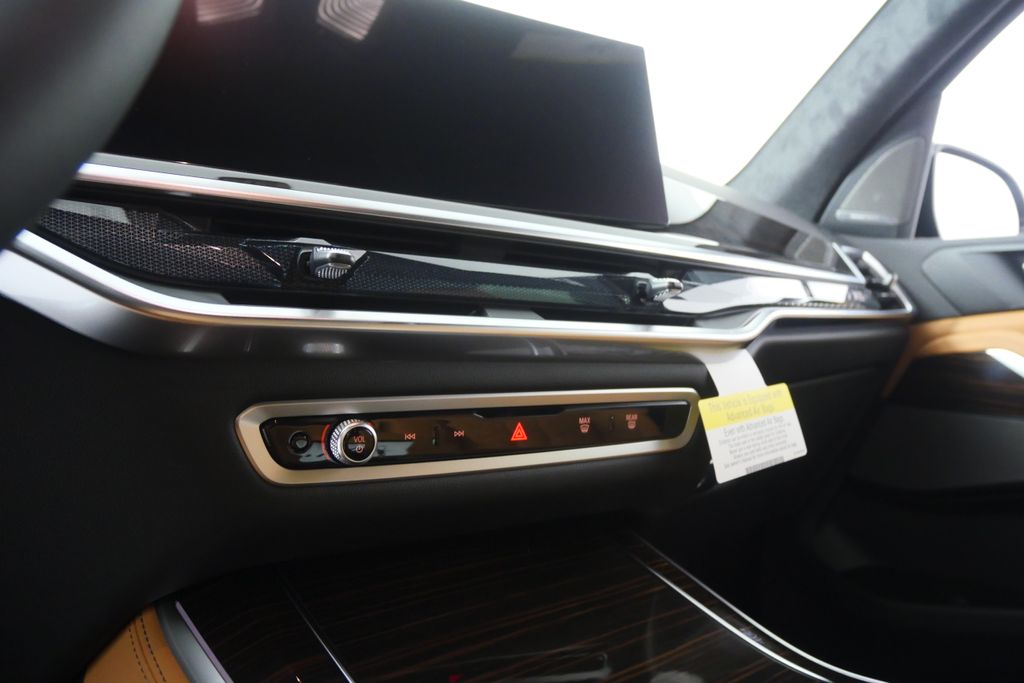 Thumbnail: 2026 BMW X5 - 21
