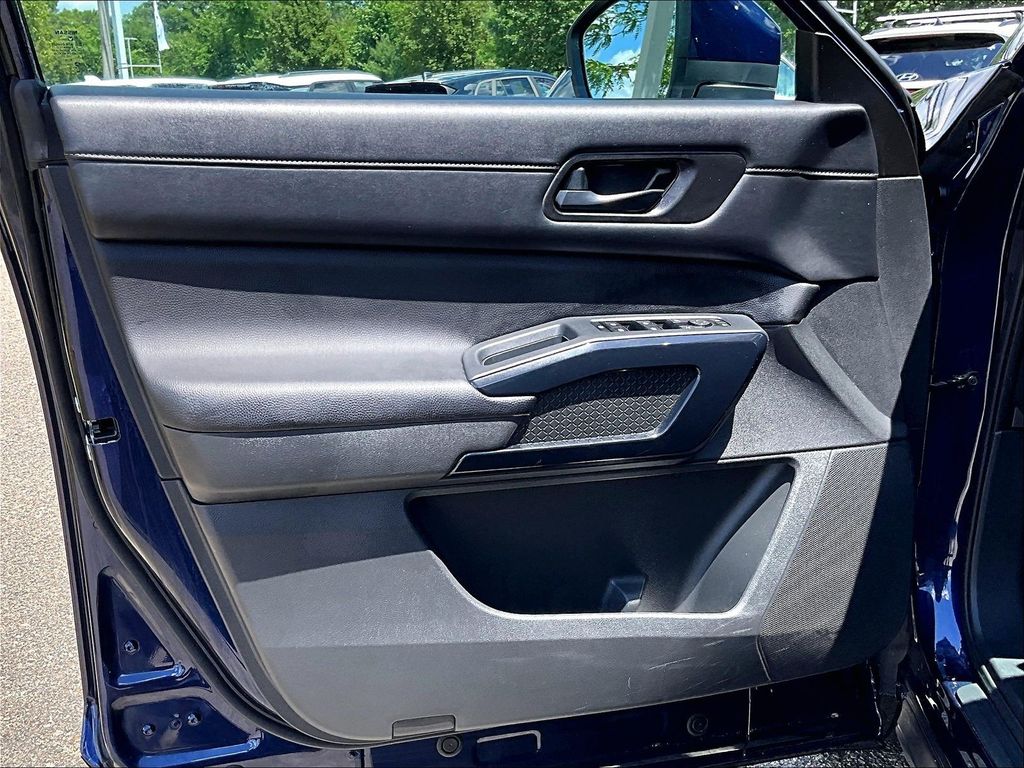 2025 Nissan Pathfinder — photo 9