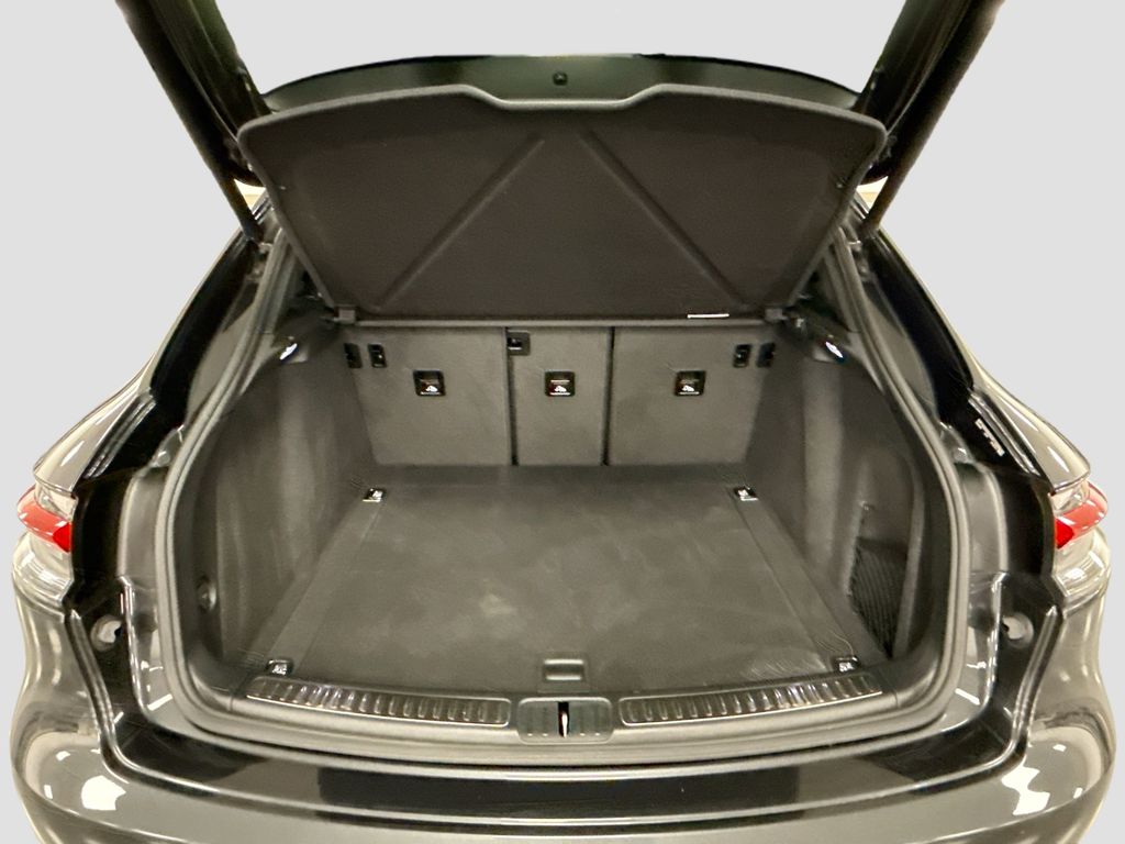 Thumbnail: 2025 Porsche Macan - 28