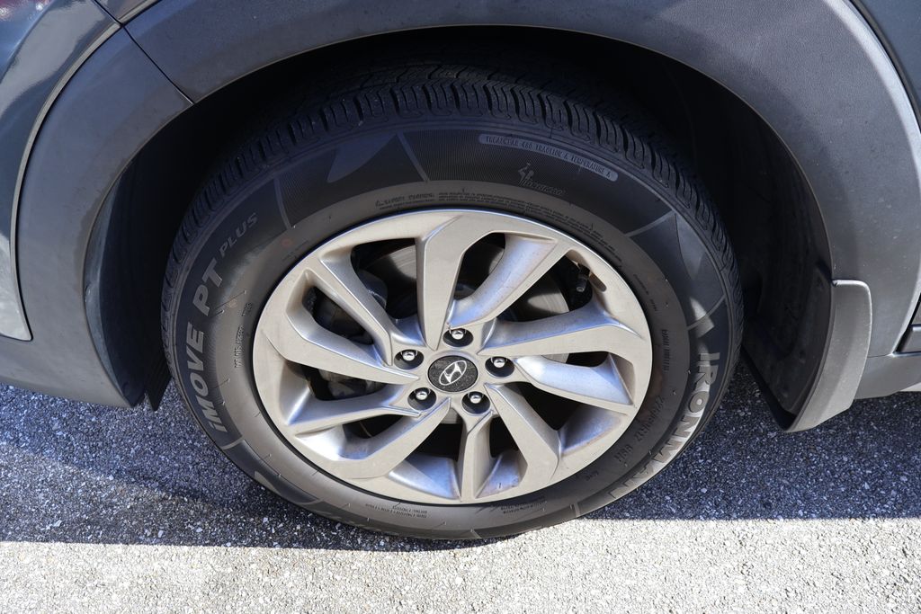 Thumbnail: 2017 Hyundai Tucson - 4