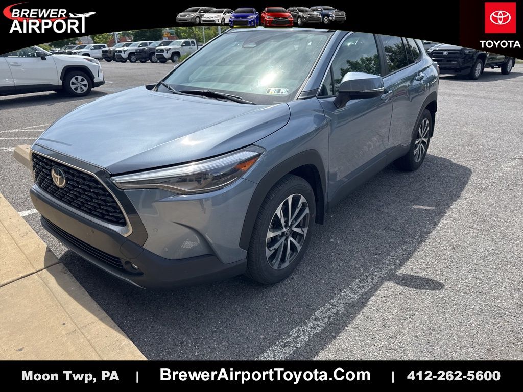 2024 Toyota Corolla Cross XLE AWD's photo