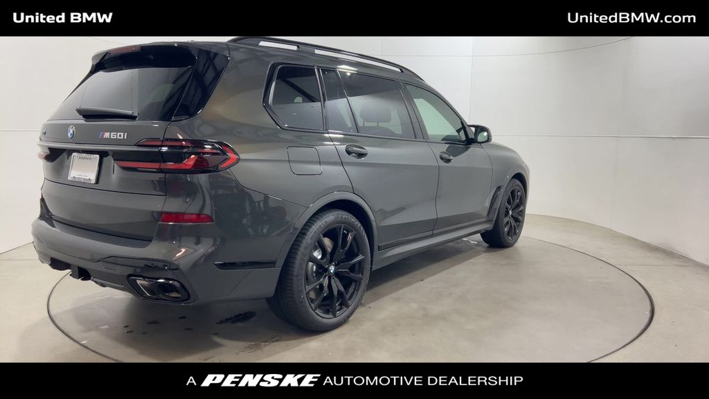 2026 BMW X7 M60i 8