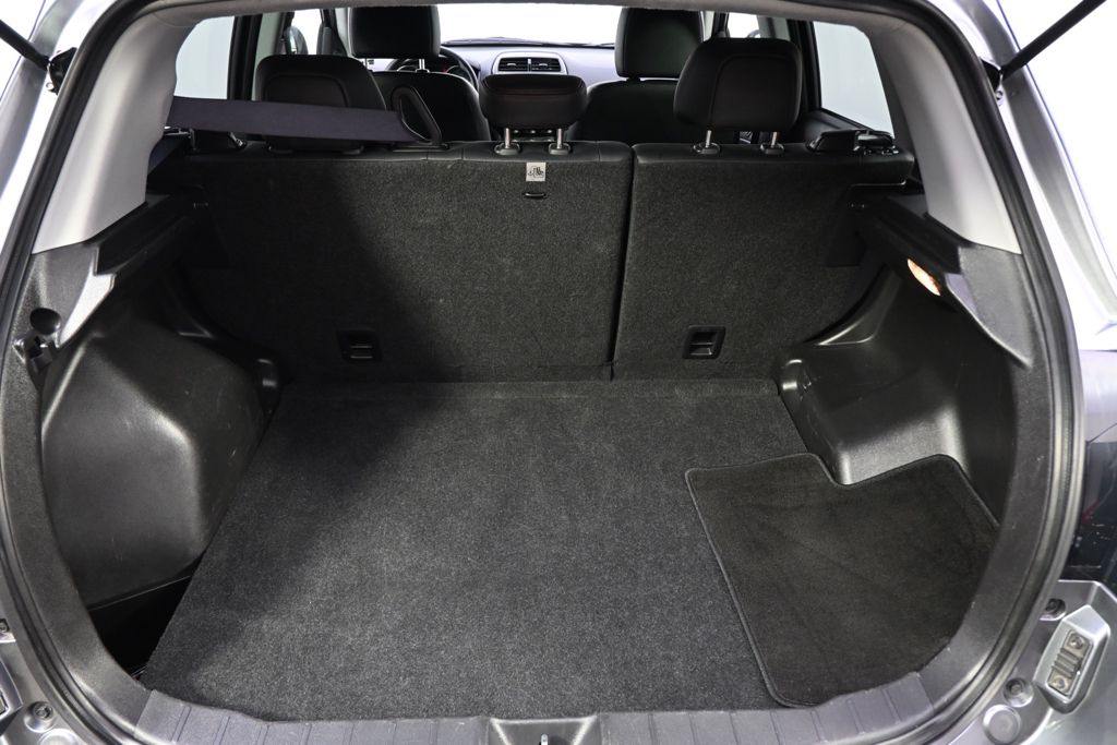 Used 2025  Mitsubishi 2.0 SE image 19