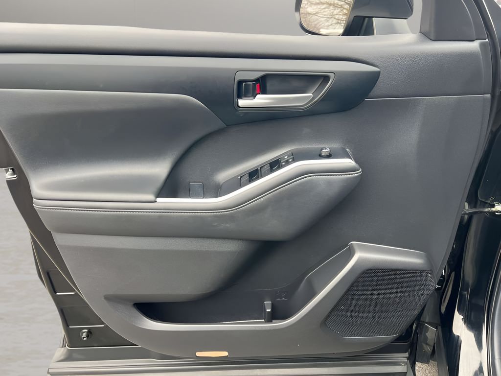 Used 2025 Toyota Highlander SUV