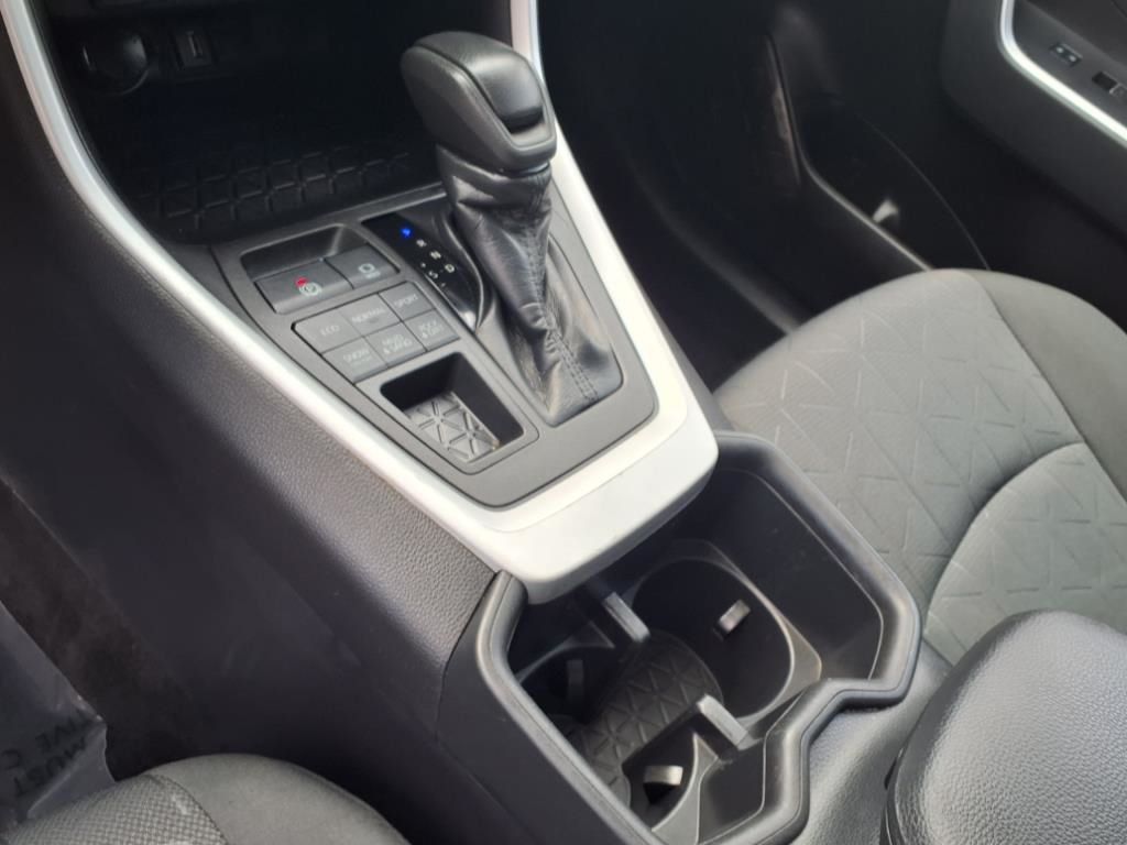 2022 Toyota RAV4 XLE photo 17