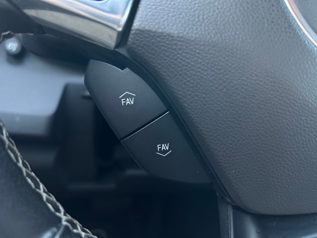 Thumbnail: 2022 Chevrolet Camaro - 19