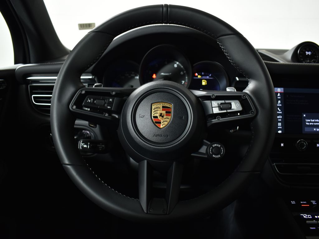 Thumbnail: 2026 Porsche Macan - 18