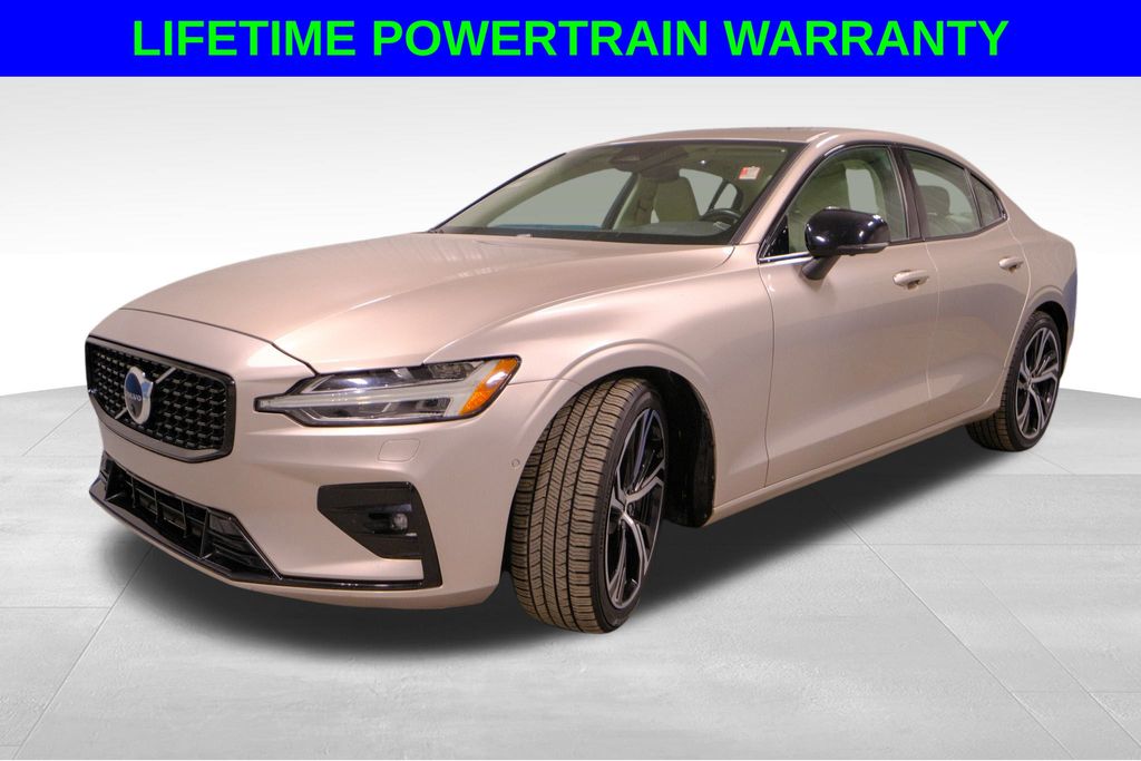 2024 Volvo S60 B5 Plus Dark Theme FWD