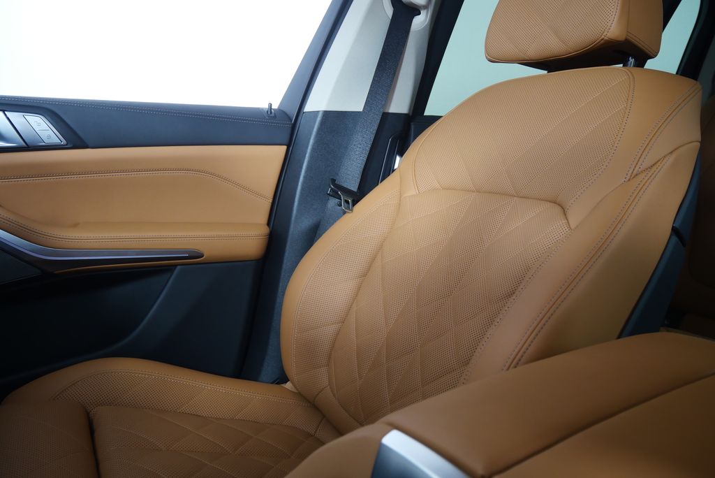 Thumbnail: 2026 BMW X7 - 27