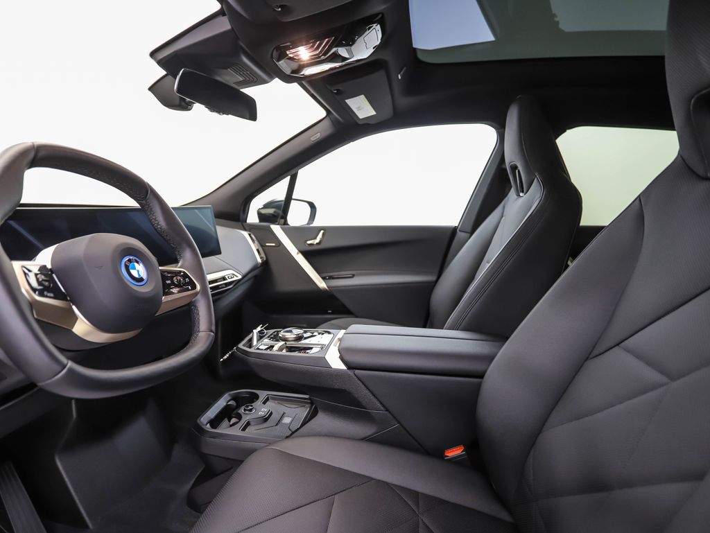 Thumbnail: 2025 BMW iX - 10