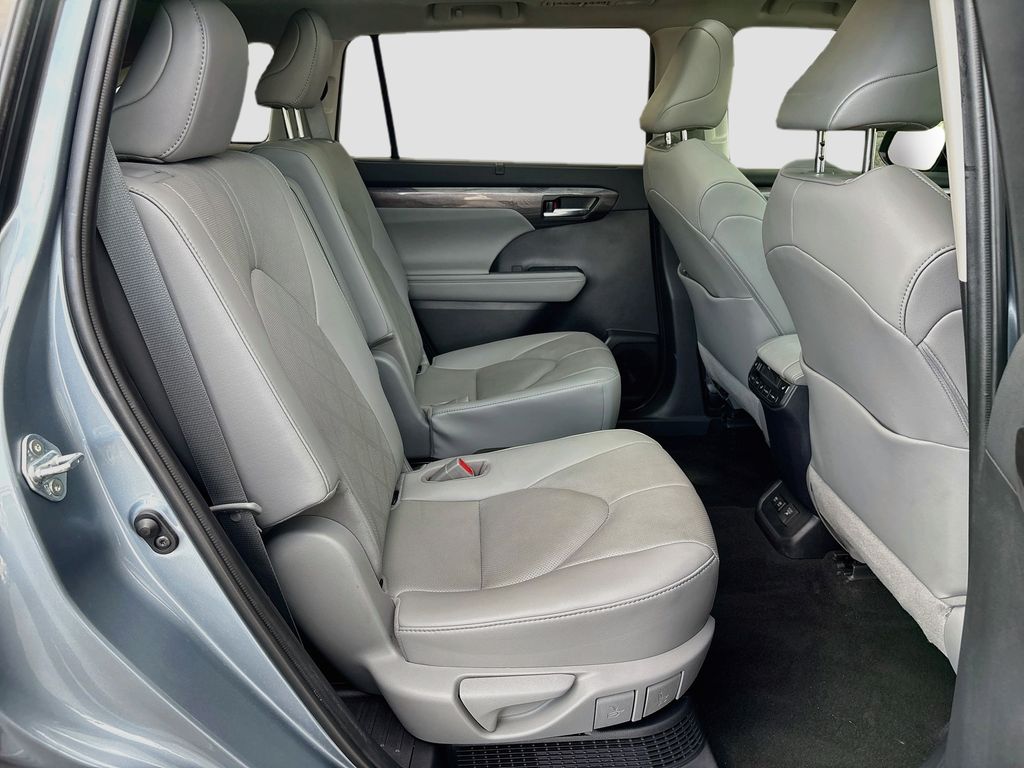 Thumbnail: 2020 Toyota Highlander - 22