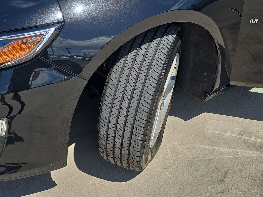 2024 Mosaic Black Metallic Chevrolet Malibu LT FWD Sedan