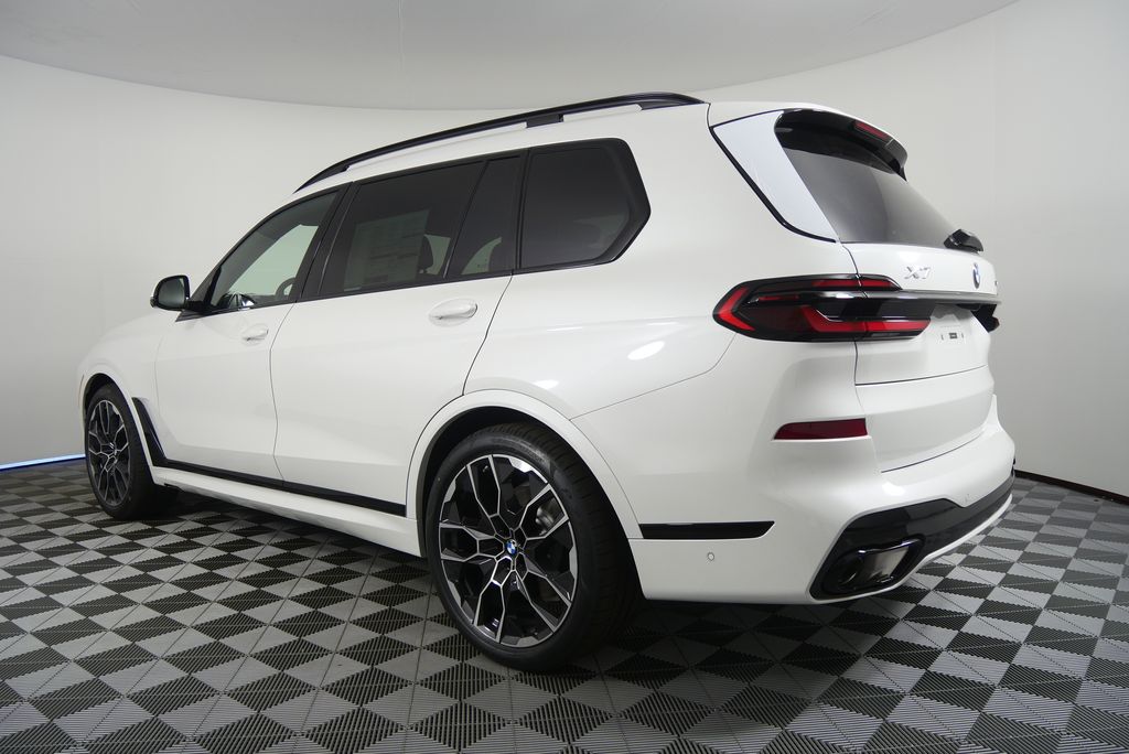 Thumbnail: 2026 BMW X7 - 5