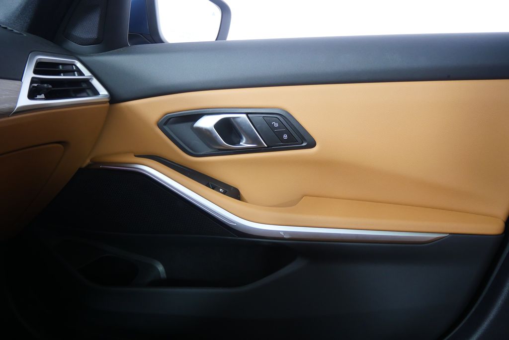 Thumbnail: 2025 BMW 3 Series - 30