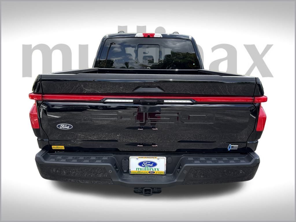 2025 Ford F-150 Lightning Lariat photo 31