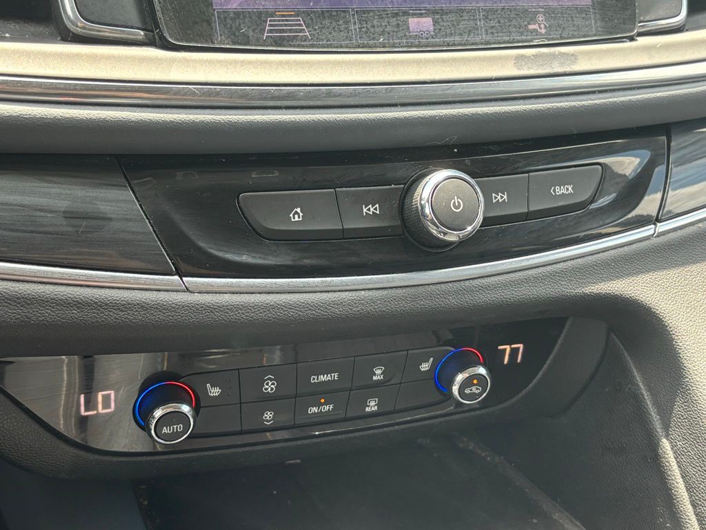 2020 Buick Enclave Essence photo