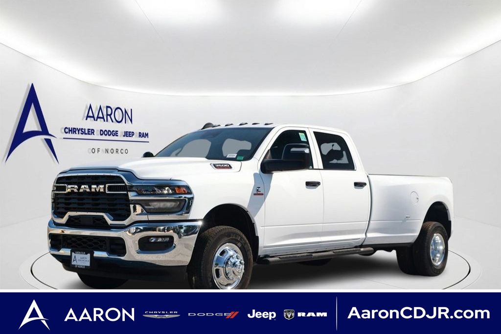 Bright White Clearcoat 2026 RAM 3500 Pickup Truck Four-Wheel Drive 8-Speed Automatic