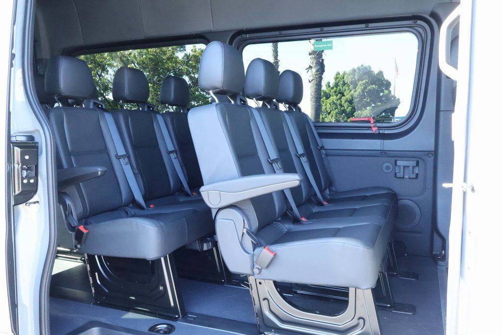 Thumbnail: 2025 Mercedes-Benz Sprinter - 9