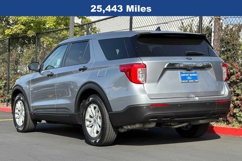 2021 Ford Explorer Base 8