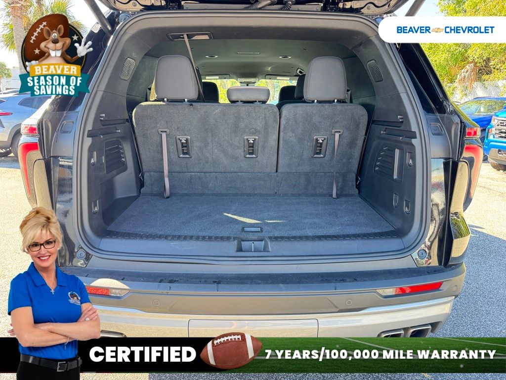 Used 2025 Chevrolet Traverse SUV