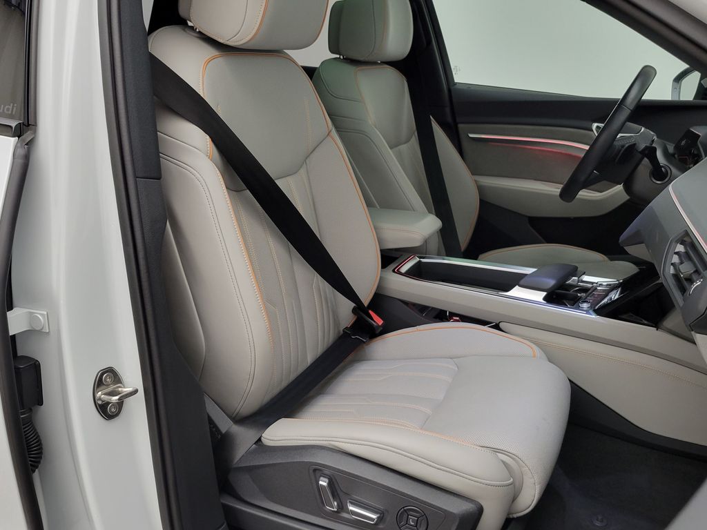 Thumbnail: 2024 Audi Q8 e-tron - 12