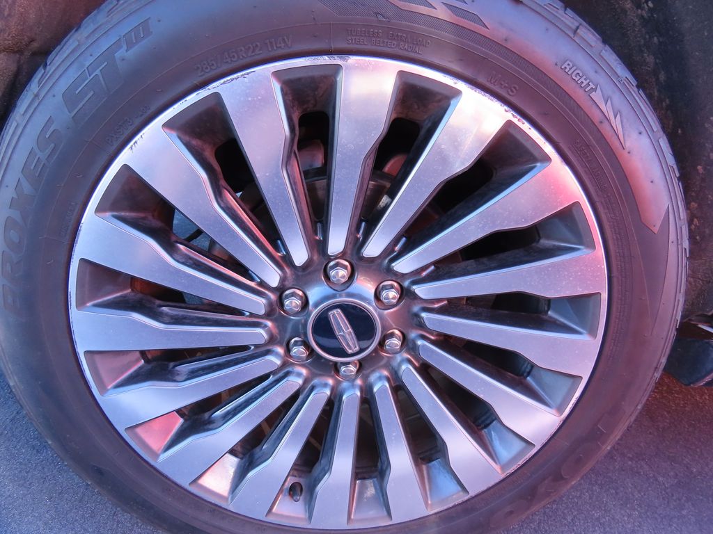 Thumbnail: 2019 Lincoln Navigator - 17