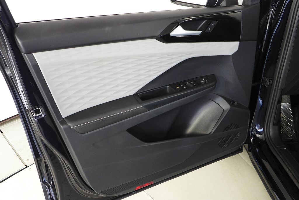 Thumbnail: 2024 Volkswagen Taos - 11