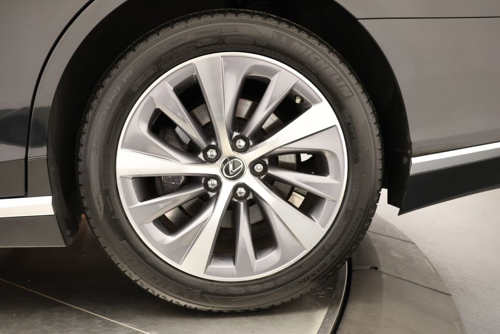 Thumbnail: 2019 Lexus LS - 11