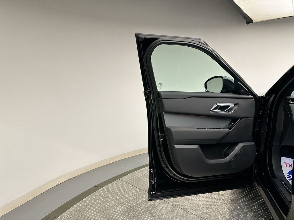 Thumbnail: 2025 Land Rover Range Rover Velar - 7
