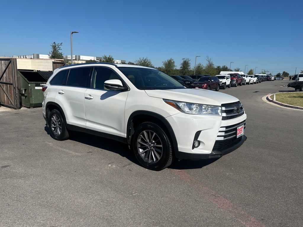 Used Car 2019 Toyota Highlander  Xle For Sale Under $25,000 In Austin, Texas