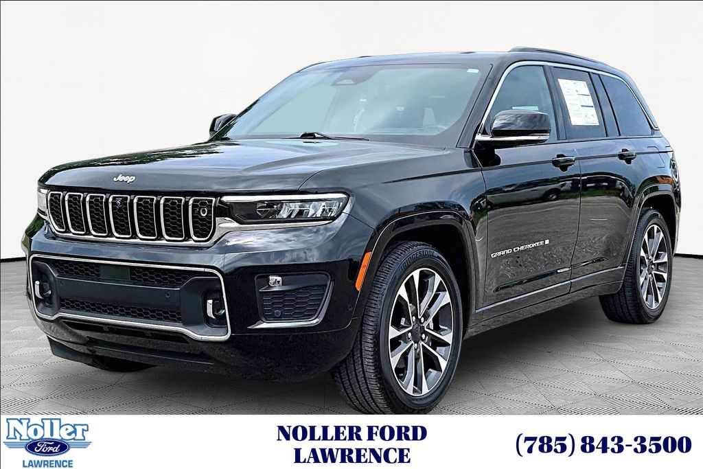 Diamond Black Crystal Pearlcoat 2024 Jeep Grand Cherokee Overland 4WD SUV / Crossover Four-Wheel Drive 8-Speed Automatic