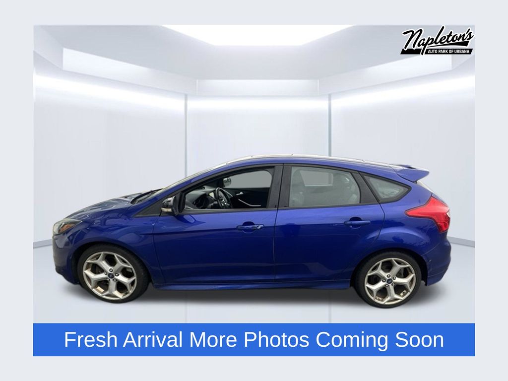Performance Blue Metallic 2013 Ford Focus Hatchback Front-Wheel Drive 6-Speed Manual