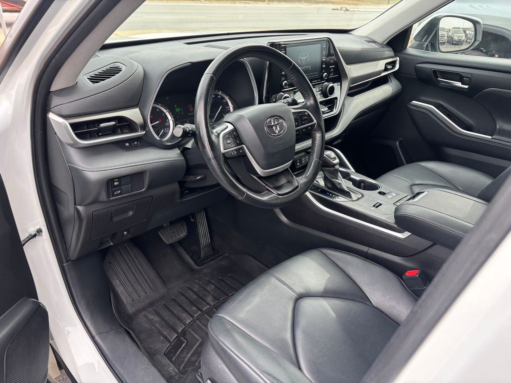 Used Car 2022 Toyota Highlander  Xle For Sale Under $30,000 In Austin, Texas