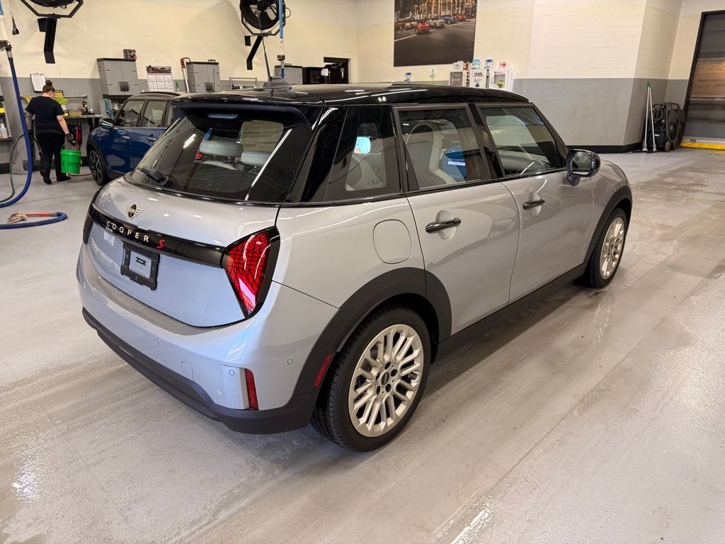 Thumbnail: 2025 MINI Cooper Hardtop - 6
