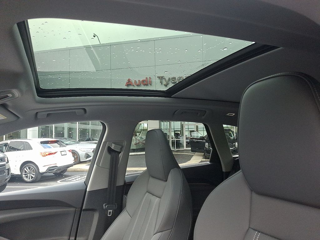 Thumbnail: 2025 Audi Q5 - 11