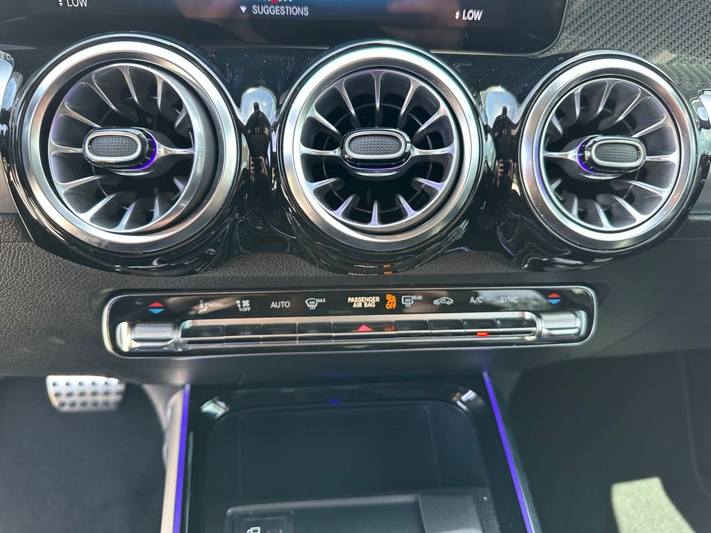 Thumbnail: 2023 Mercedes-Benz GLB - 24