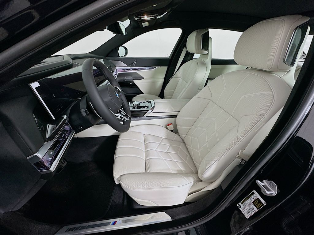 Thumbnail: 2025 BMW 7 Series - 16