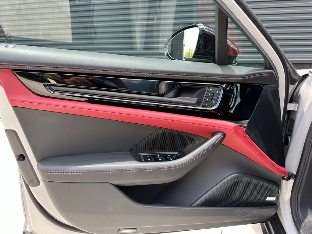 2025 Porsche Panamera 4 14