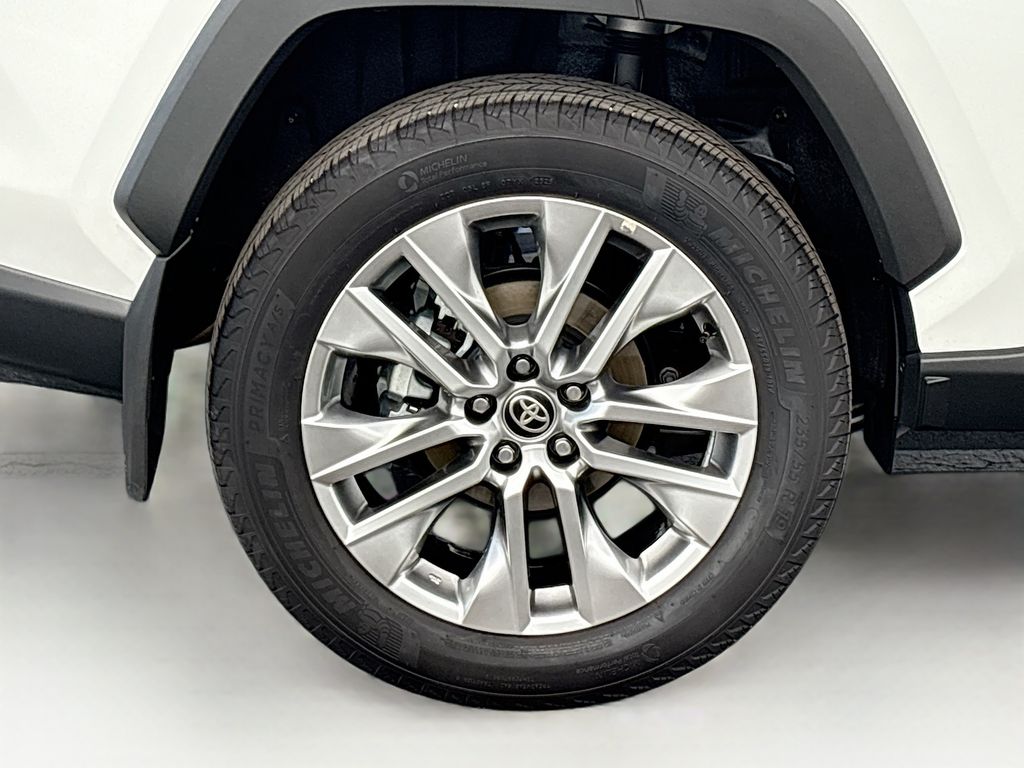 Certified Used 2025 Beige Toyota XLE Premium image 33