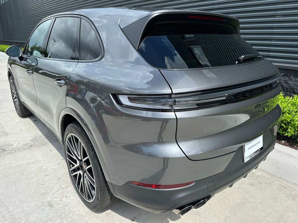 Thumbnail: 2025 Porsche Cayenne - 3