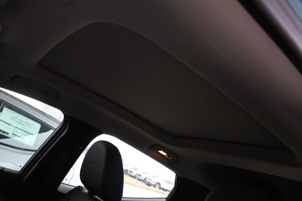 Thumbnail: 2027 Chevrolet Bolt EV - 13