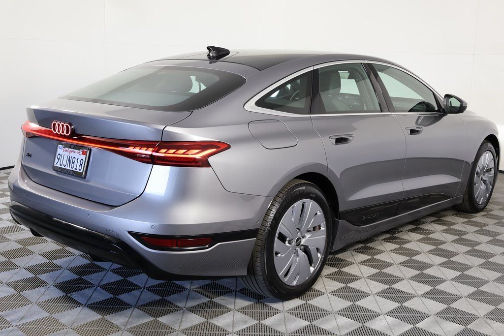 Thumbnail: 2025 Audi e-tron S - 4