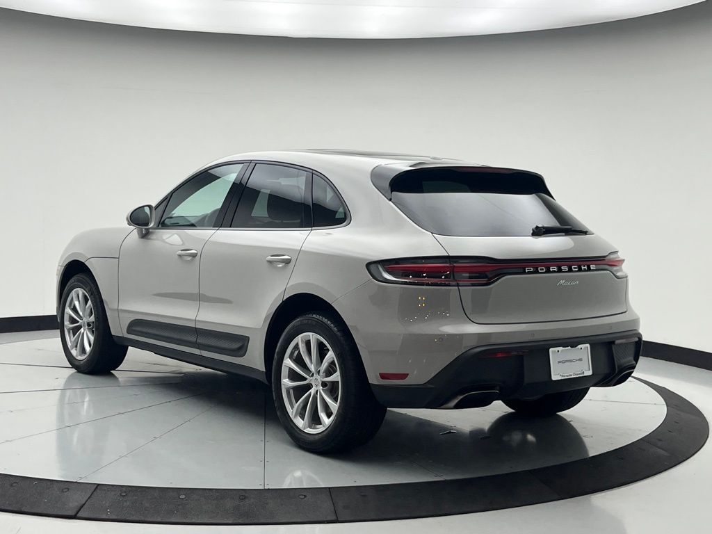 Thumbnail: 2025 Porsche Macan - 3