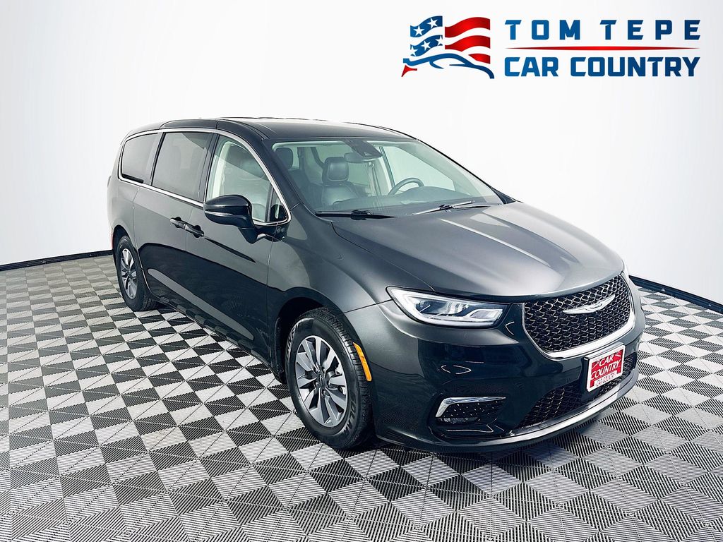 2023 Chrysler Pacifica Hybrid Touring L FWD