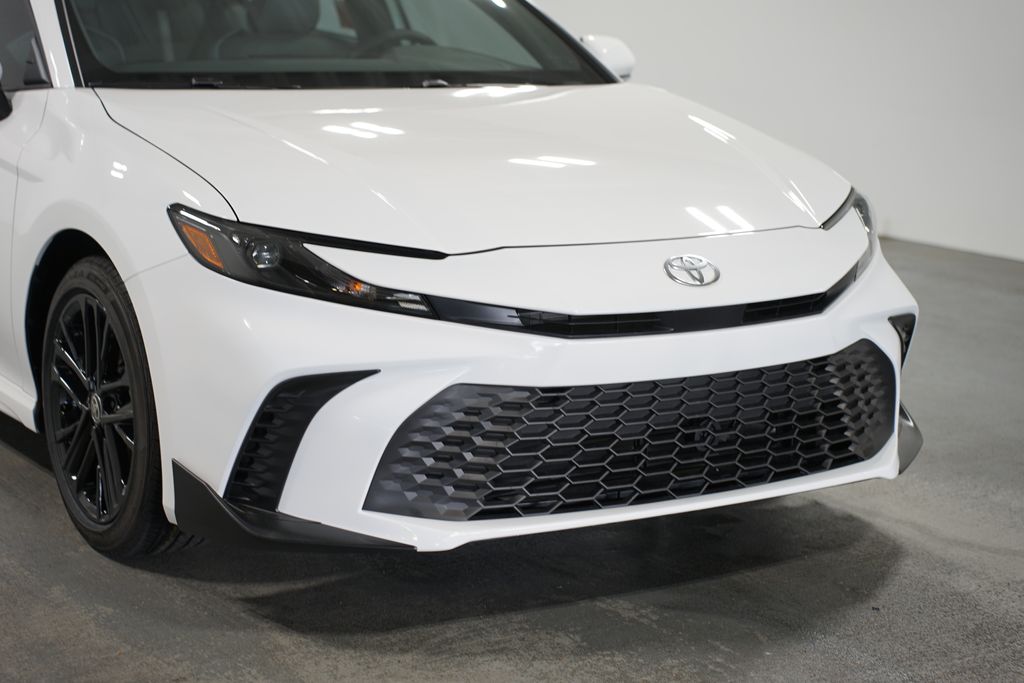 2025 Toyota Camry SE 4