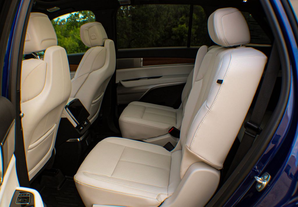 Interior 19