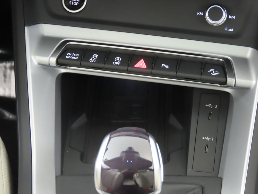 Thumbnail: 2025 Audi Q3 - 22