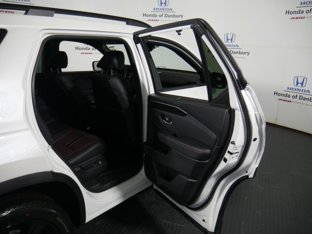 2025 Honda Pilot Black Edition 8